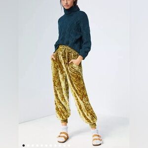 Anthropologie Gloria Joggers XL- green velvet